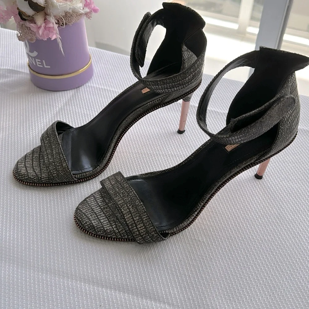 BCBG sandals size 9 - Picture 3 of 9